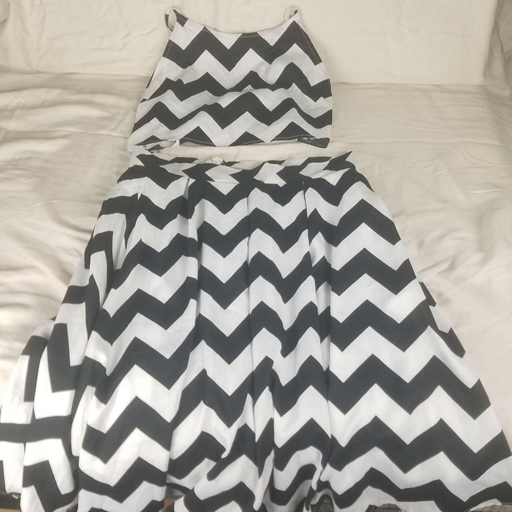 Moxeay Chevron Two Piece Skirt Set Womens Large Black White Excellent Zig Zag‎